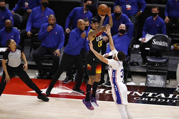 Jordan Clarkson (00) shoots over Seth Curry (31) on Monday Night